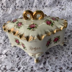 🌷🌸 Roses & Gold Trimmed Dish w/Lid vintage